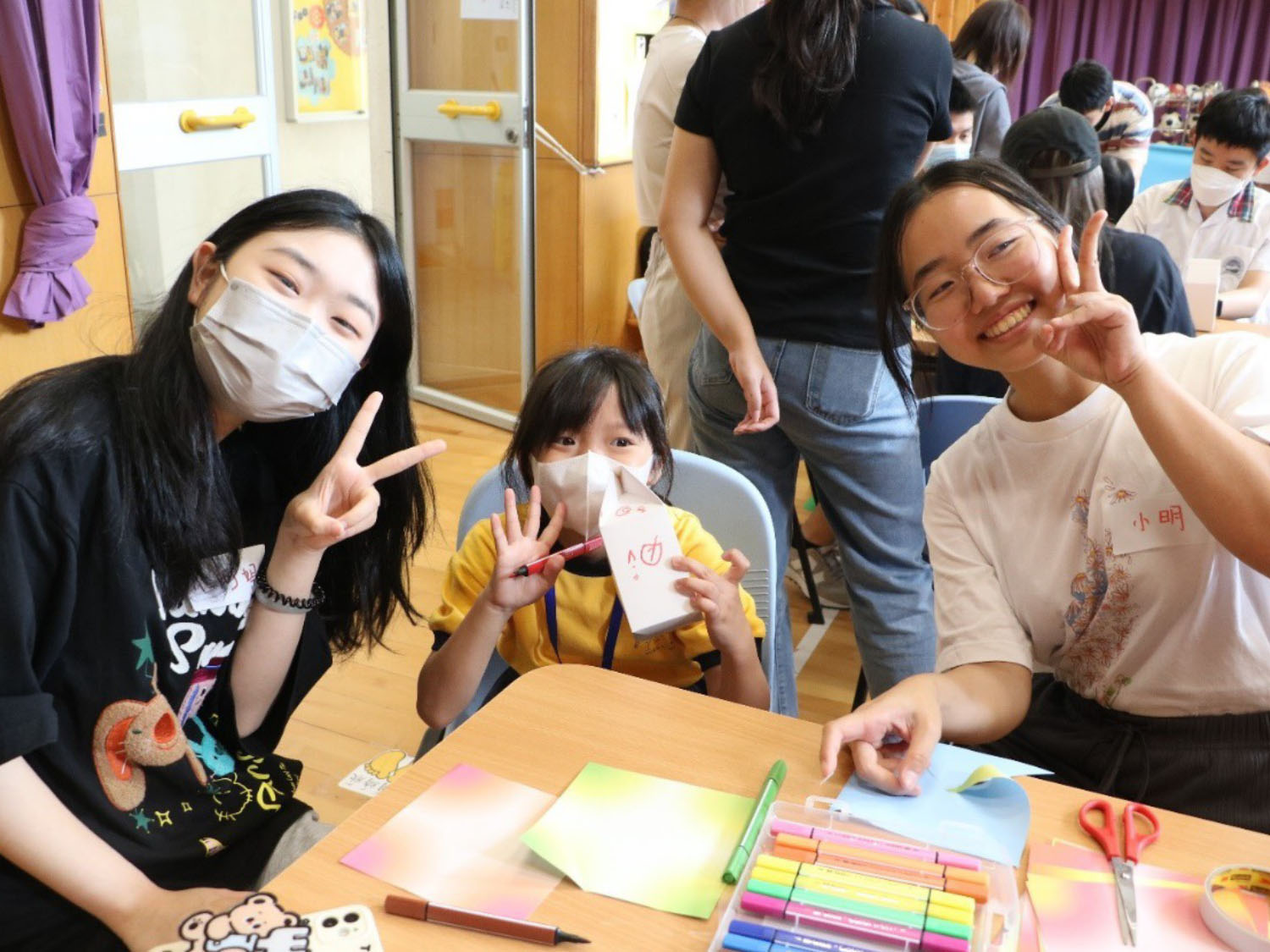 HKBU and Hong Chi students in “Envisioning my solar community” crafting workshop.